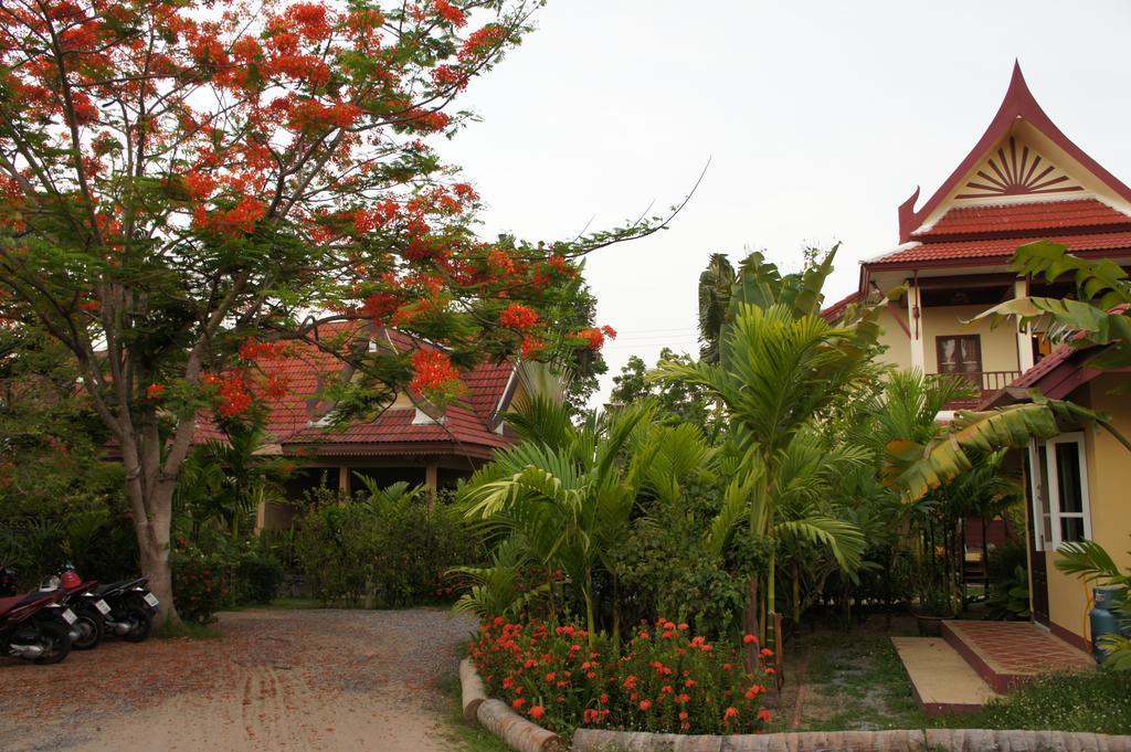 Palm Village Rawai Exterior foto