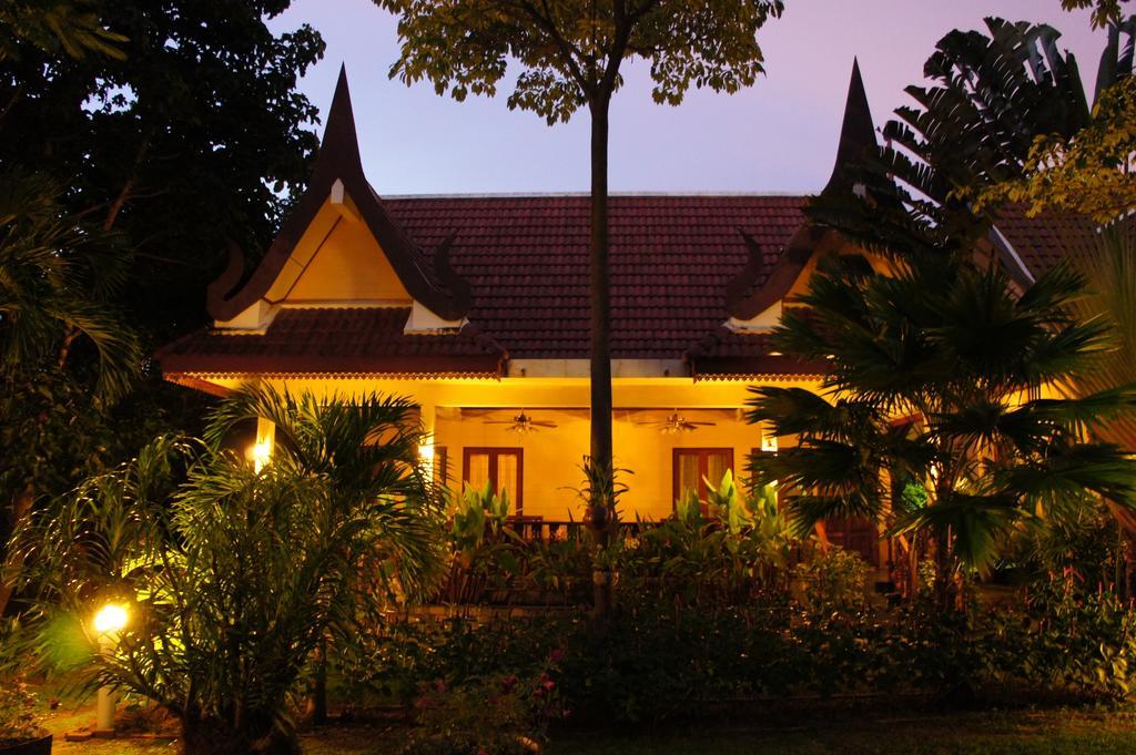 Palm Village Rawai Exterior foto